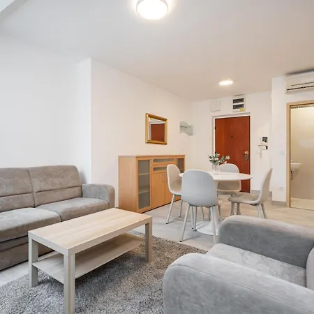 D16 - Gozsdu Garden - Location By Bqa Apartment *