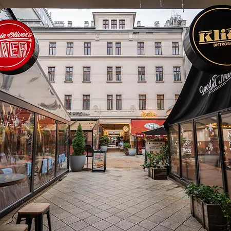 D16 - Gozsdu Garden - Location By Bqa Apartment Budapest